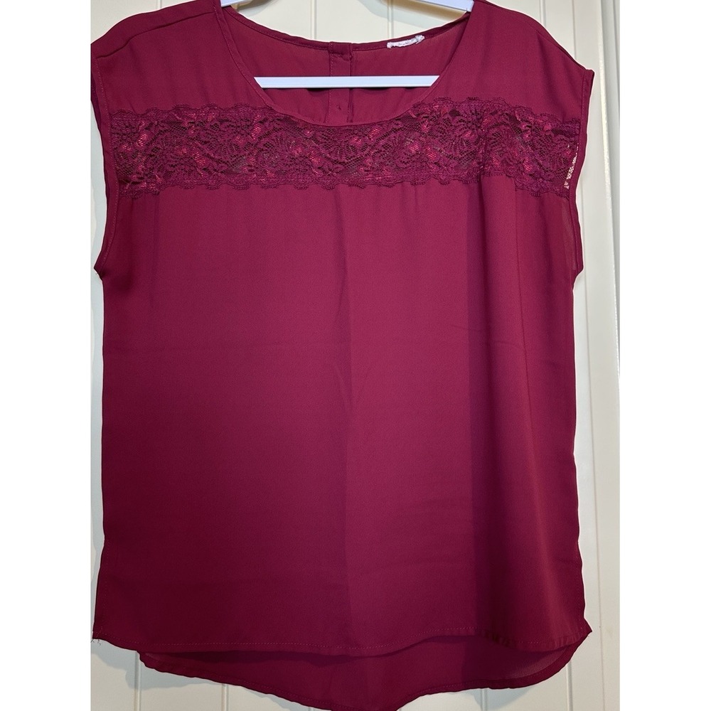 Maroon red Capped Sleeve Blouse top lace accents sz M office‎ feminine romantic